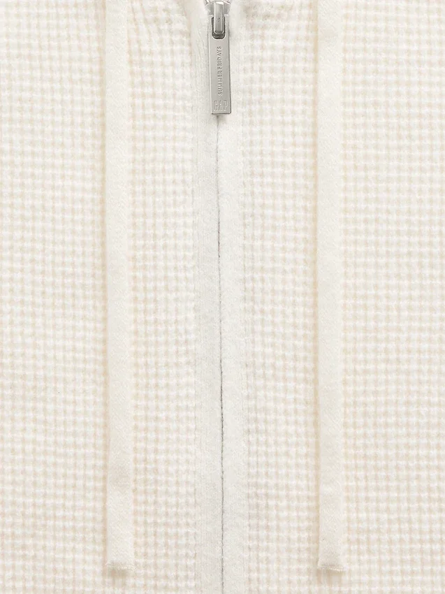 Sudadera con capucha corta de punto waffle CashSoft de GAP × Summer Fridays