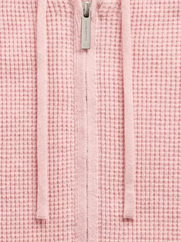 Sudadera con capucha corta de punto waffle CashSoft de GAP × Summer Fridays