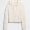 Sudadera con capucha corta de punto waffle CashSoft de GAP × Summer Fridays
