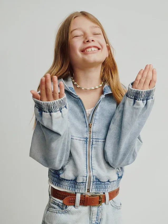 Sudadera con capucha y cremallera de denim de punto para niños