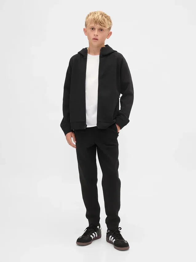Sudadera con capucha y cremallera GapFit Tech de secado rápido para niños