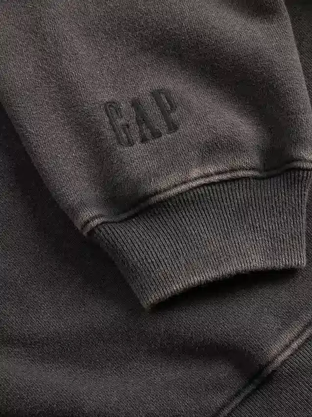 Sudadera gruesa con calaveras de GAP × Disney «Pesadilla antes de Navidad» de Tim Burton