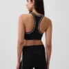 Sujetador deportivo GapFit Smooth de espalda cruzada para impacto medio