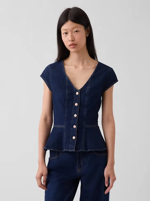 Top ajustado de denim con mangas casquillo y peplum