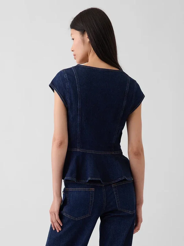 Top ajustado de denim con mangas casquillo y peplum