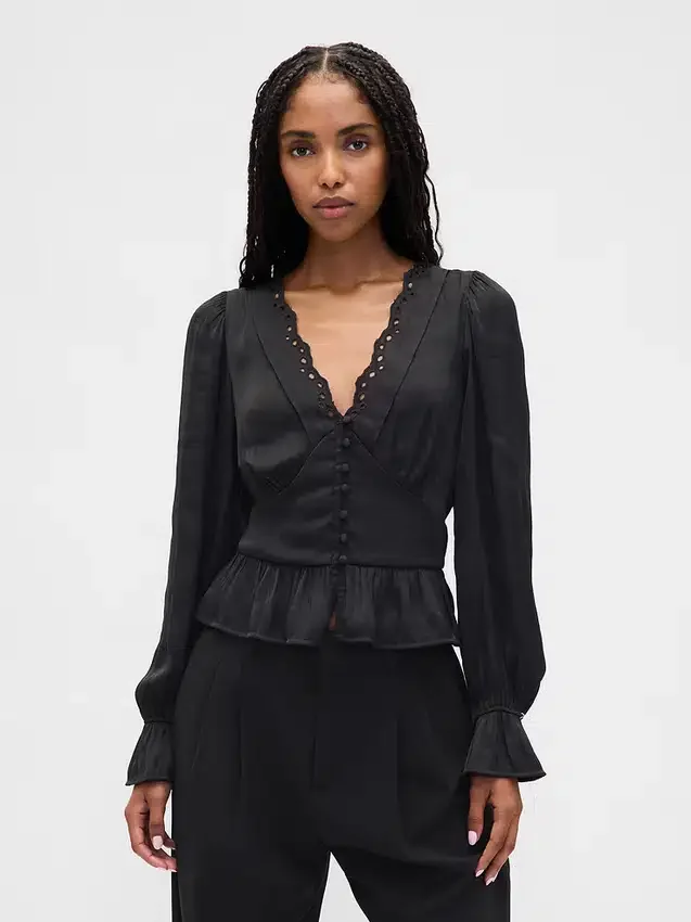 Top con peplum, cuello en V y ojales