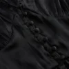 Top con peplum, cuello en V y ojales