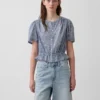 Top corto con peplum y cierre frontal de botones