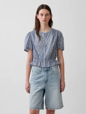 Top corto con peplum y cierre frontal de botones