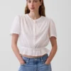 Top corto con peplum y cierre frontal de botones
