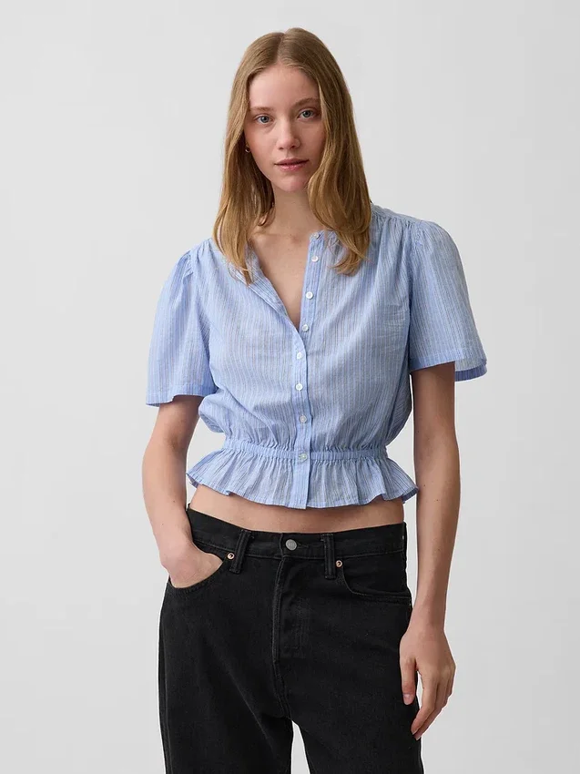 Top corto con peplum y cierre frontal de botones