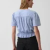Top corto con peplum y cierre frontal de botones