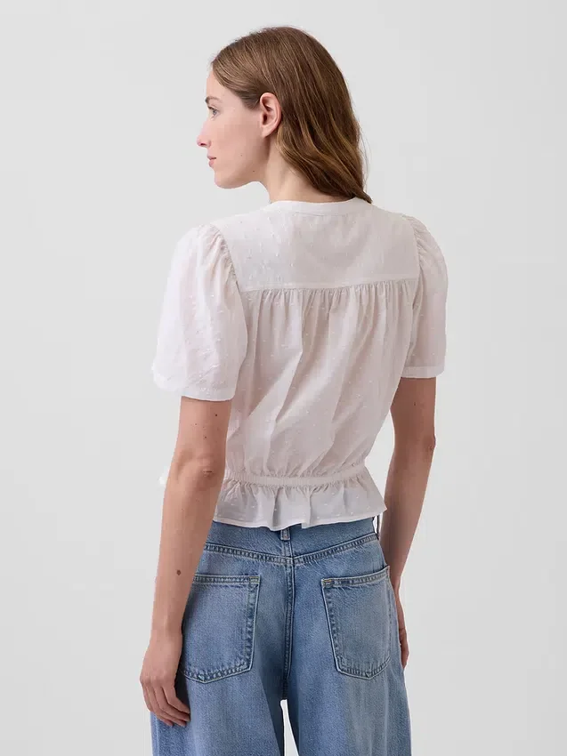 Top corto con peplum y cierre frontal de botones