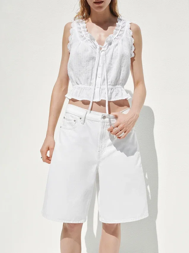 Top corto con peplum y lazo delantero con ojales