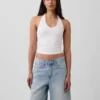 Top corto de cuello halter de punto tupido