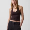Top corto de cuello halter de punto tupido