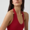 Top corto de cuello halter de punto tupido
