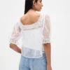 Top de tul transparente bordado