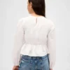 Top infantil con peplum y fruncido