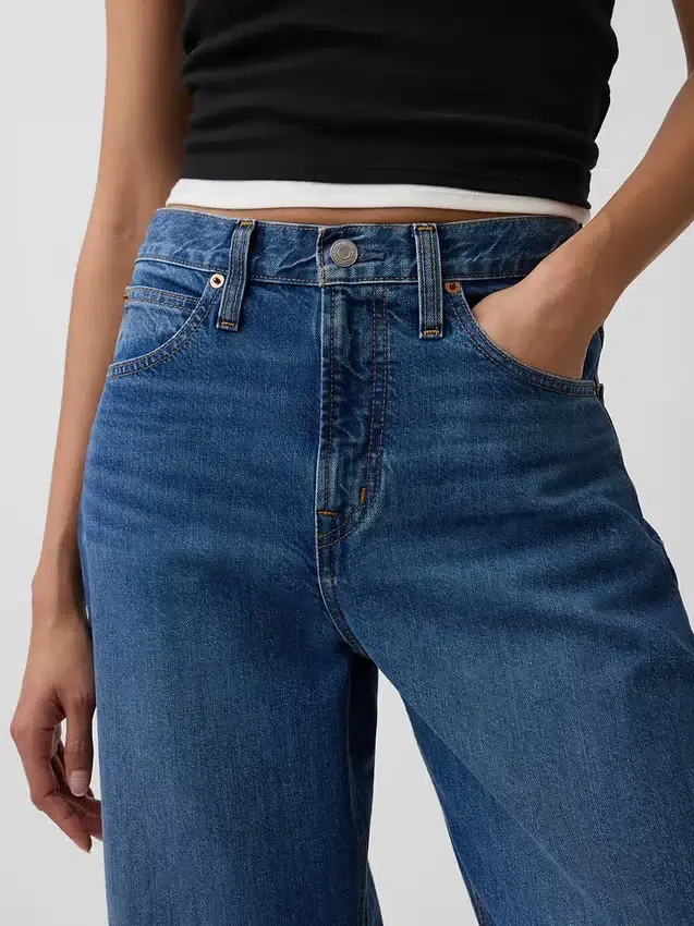 Vaqueros cropped de talle alto y corte acampanado