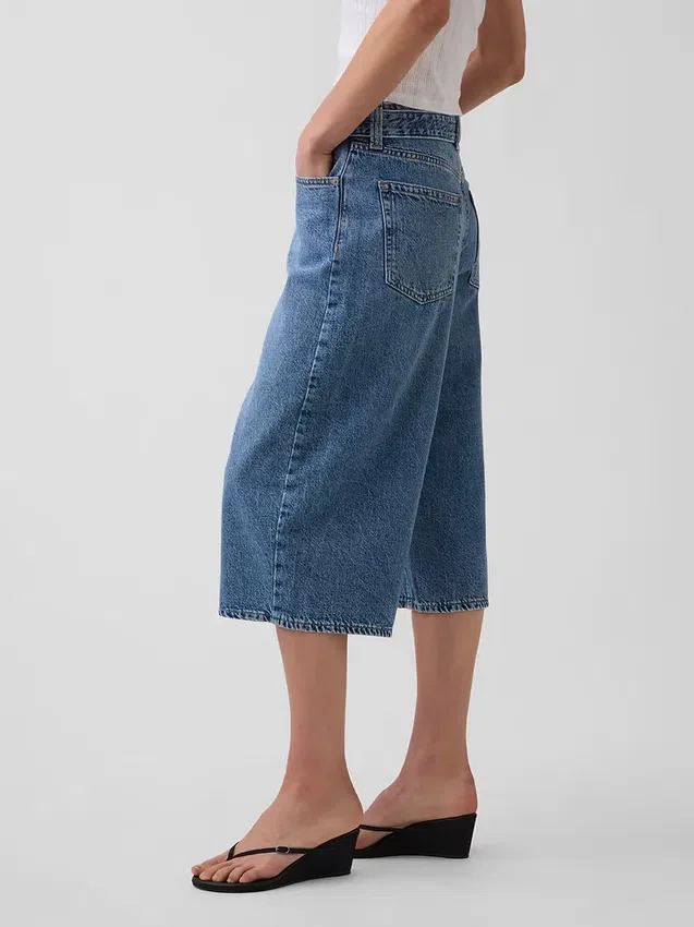 Vaqueros culotte de talle alto con cinturón