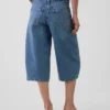 Vaqueros culotte de talle alto con cinturón