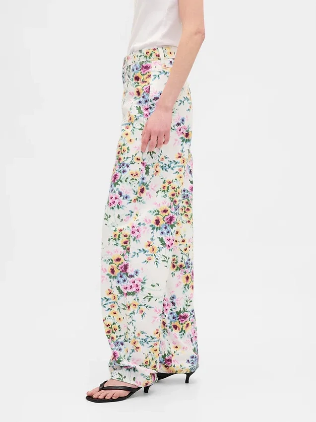 Vaqueros de talle alto con corte recto y estampado floral