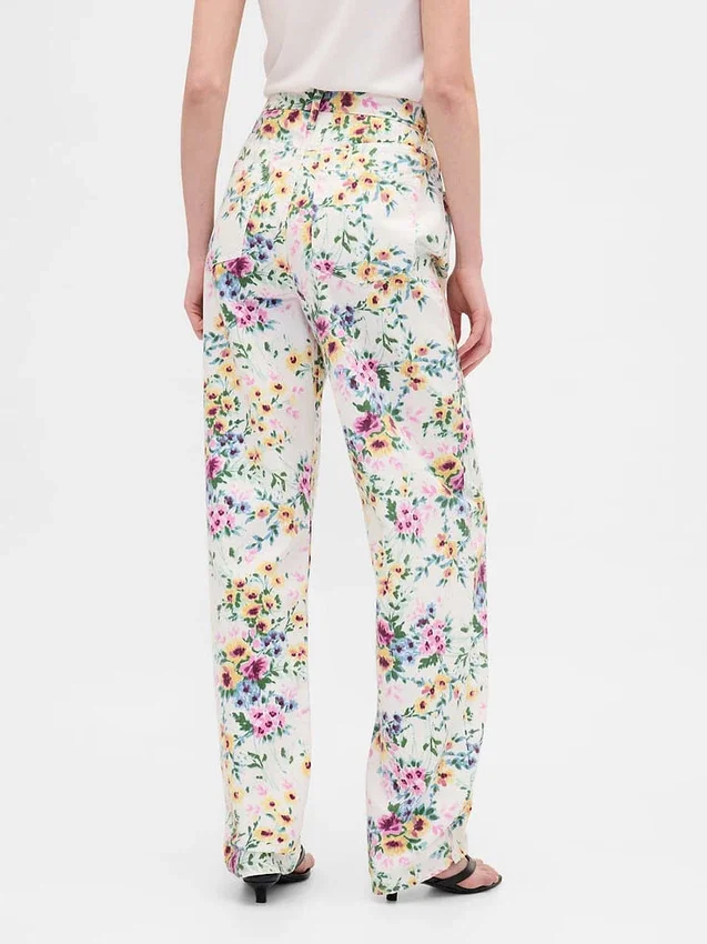 Vaqueros de talle alto con corte recto y estampado floral