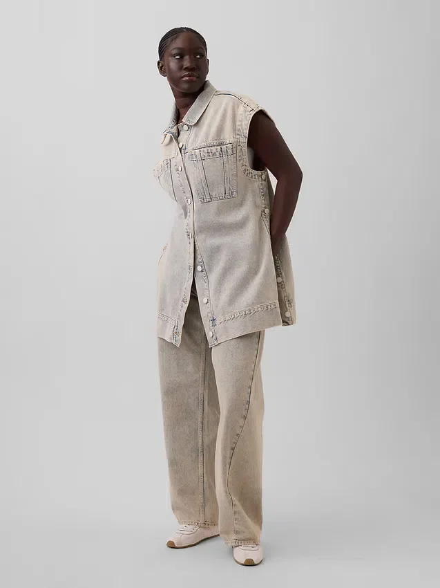Vaqueros holgados de talle bajo «Barrel» de GAP × Hfr, de la colección de Nicole Benefield