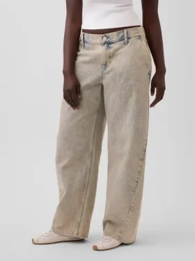 Vaqueros holgados de talle bajo «Barrel» de GAP × Hfr, de la colección de Nicole Benefield