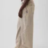 Vaqueros holgados de talle bajo «Barrel» de GAP × Hfr, de la colección de Nicole Benefield