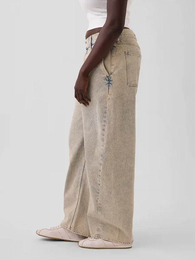 Vaqueros holgados de talle bajo «Barrel» de GAP × Hfr, de la colección de Nicole Benefield