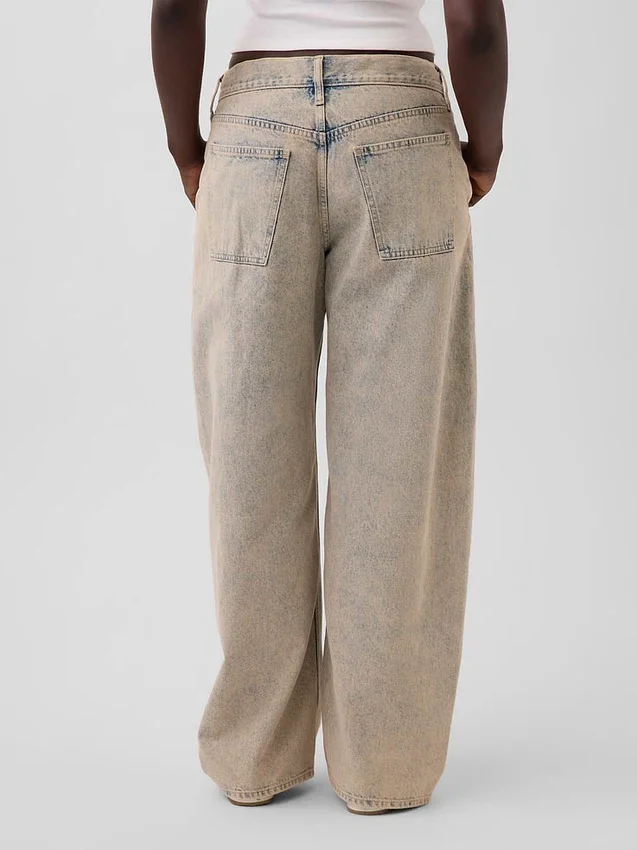 Vaqueros holgados de talle bajo «Barrel» de GAP × Hfr, de la colección de Nicole Benefield