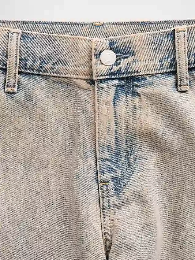 Vaqueros holgados de talle bajo «Barrel» de GAP × Hfr, de la colección de Nicole Benefield