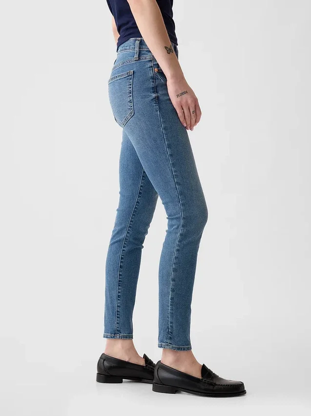 Vaqueros «true skinny» de talle medio