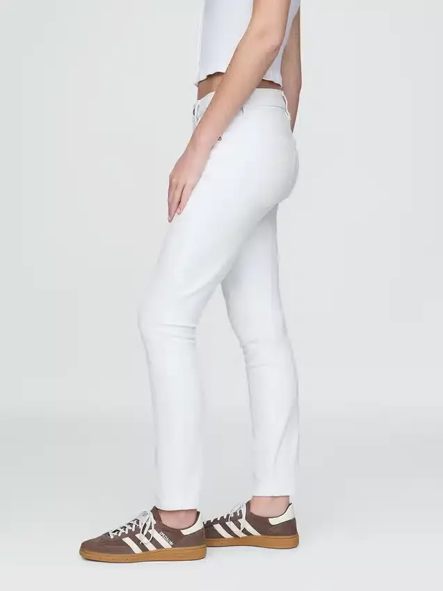 Vaqueros «true skinny» de talle medio