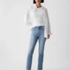 Vaqueros vintage de talle medio, corte ajustado y bajo con corte en V