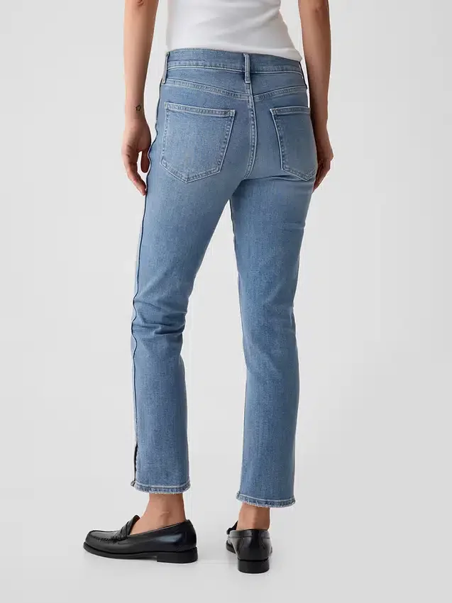Vaqueros vintage de talle medio, corte ajustado y bajo con corte en V