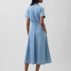 Vestido camisero midi de denim con cinturilla atada