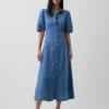 Vestido camisero midi de denim con mangas abullonadas