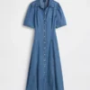 Vestido camisero midi de denim con mangas abullonadas
