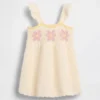 Vestido de bebé con flores de ganchillo