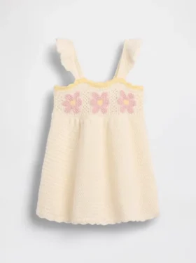 Vestido de bebé con flores de ganchillo