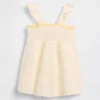 Vestido de bebé con flores de ganchillo