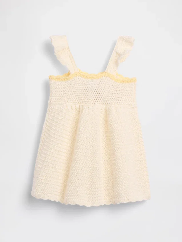 Vestido de bebé con flores de ganchillo