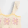 Vestido de bebé con flores de ganchillo