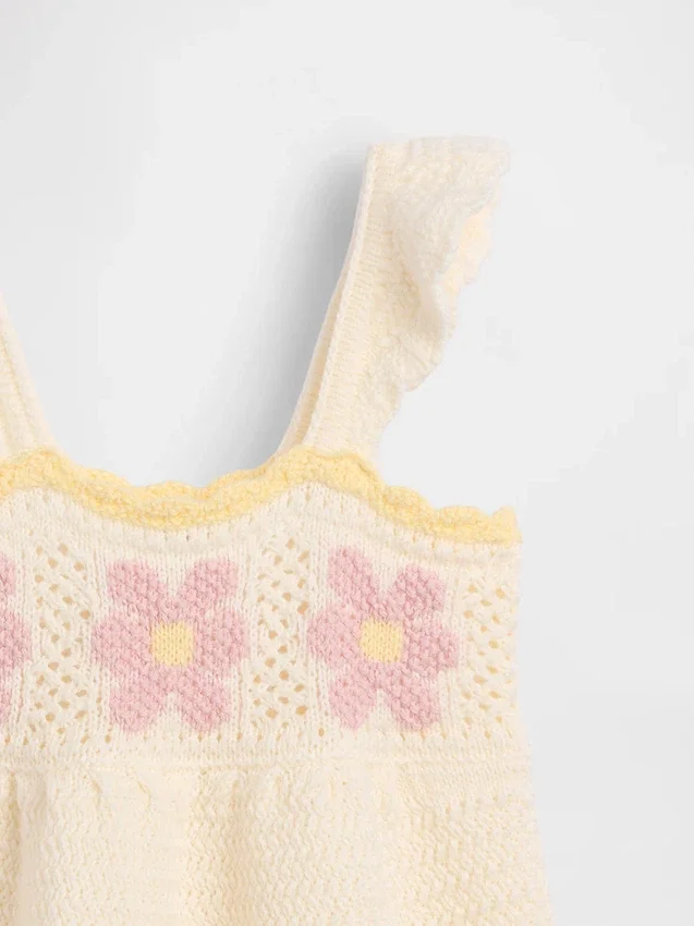 Vestido de bebé con flores de ganchillo
