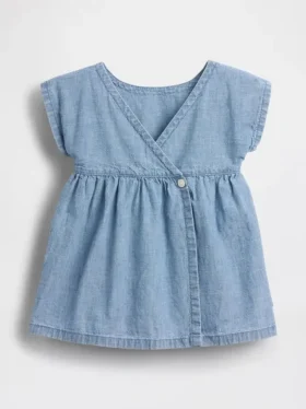 Vestido de denim con bolsillos bordados para bebé