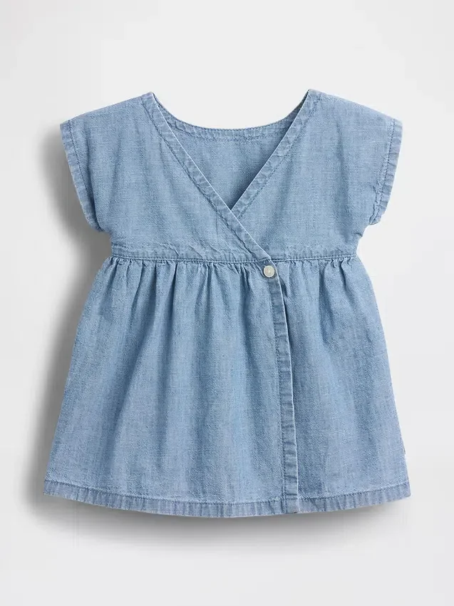 Vestido de denim con bolsillos bordados para bebé