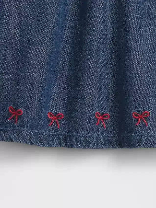 Vestido de denim para bebé con cuello de volantes